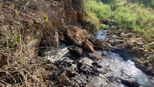 O córrego Olaria tem sido alvo de críticas dos moradores