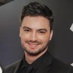 Felipe Neto vai comprar livros para seguidores de rede social; confira