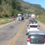 Ciclista é atingido por carreta e morre na BR-381 em João Monlevade