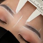 Cliente que ficou com sobrancelha 'torta e falhada' após micropigmentação será indenizada