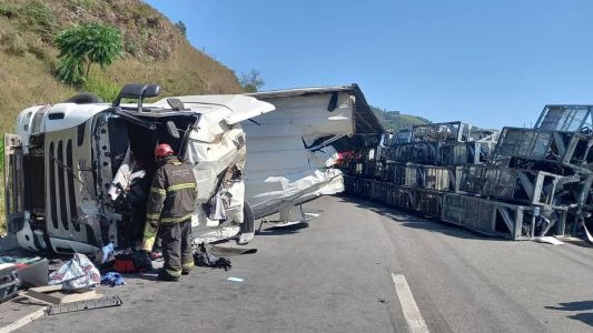 O motorista, de 33 anos, se feriu no acidente