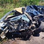 Mulher morre e filha de 5 anos fica em estado grave em colisão frontal na BR-262