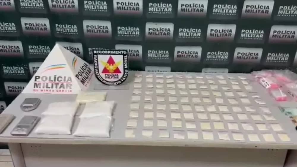 PM apreende quase 100 papelotes de cocaína em lanchonete em Minas