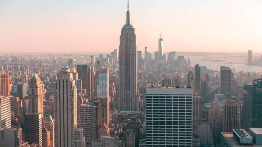 As autoridades de Nova York estão tentando que o governo federal assuma a responsabilidade pela crise