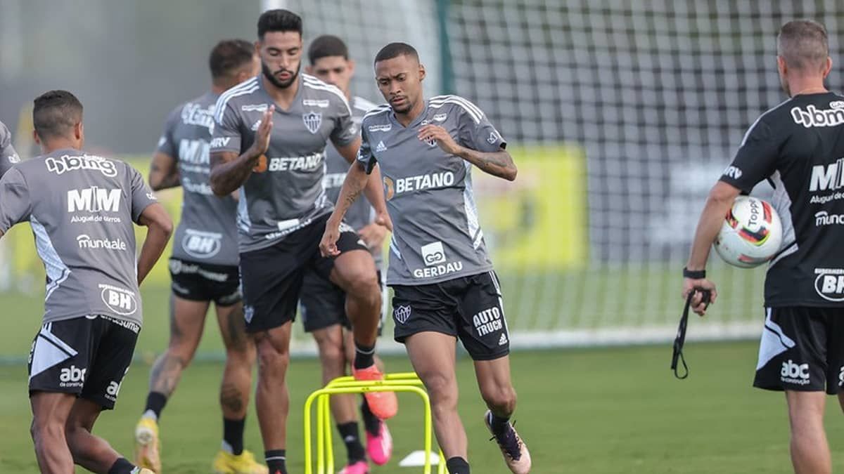De saída do Atlético, Ademir fica perto de acertar com Bahia