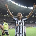Atlético: Ademir comemora um ano da estreia e aguarda por chance com Coudet