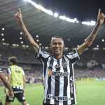 Atlético: Ademir comemora um ano da estreia e aguarda por chance com Coudet