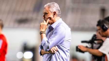 Tite durante URT 1 x 2 Cruzeiro, pelo Campeonato Mineiro 2026