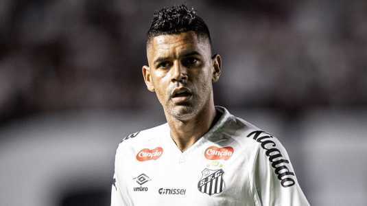 Aderlan em ação pelo Santos em 2025
