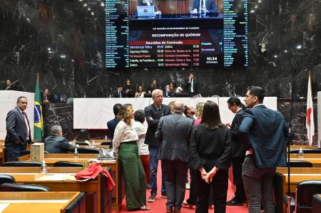 Votação do projeto do Regime de Recuperação Fiscal foi adiada após articulação da base de apoio de Zema na ALMG