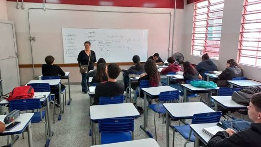 Adicional será pago a 116 mil servidores da educação básica em Minas Gerais
