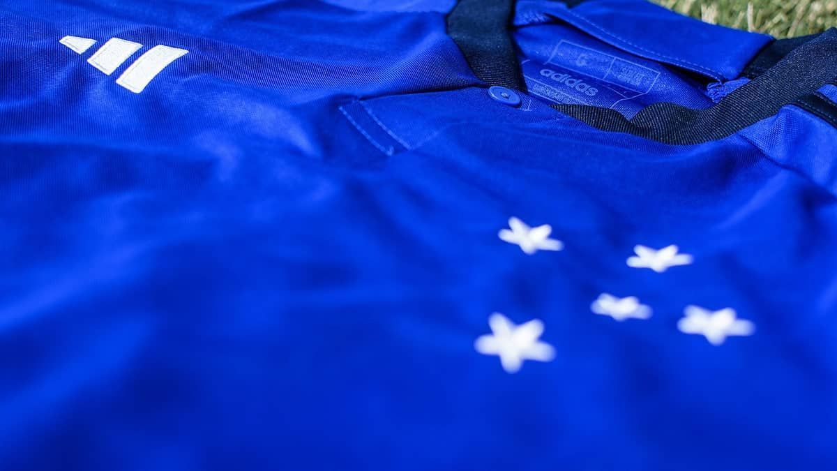 Adidas se desculpa com Cruzeiro após dizer que Atlético é 'maior de Minas'