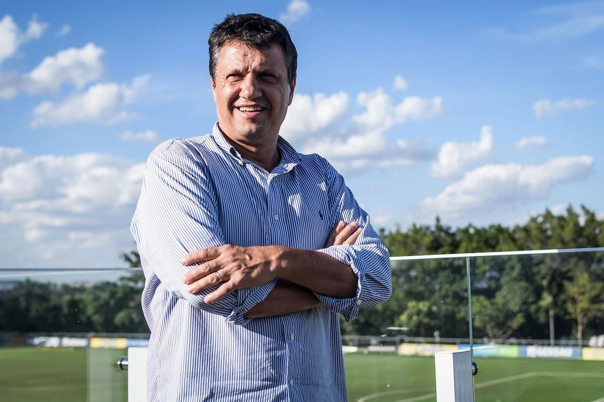 Adilson Batista estuda deixar o Cruzeiro após saídas nas categorias de base
