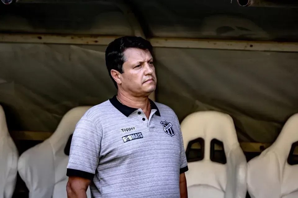 Jogador releva que quis 'matar' Adilson Batista no vestiário: 'Mau-caratismo'