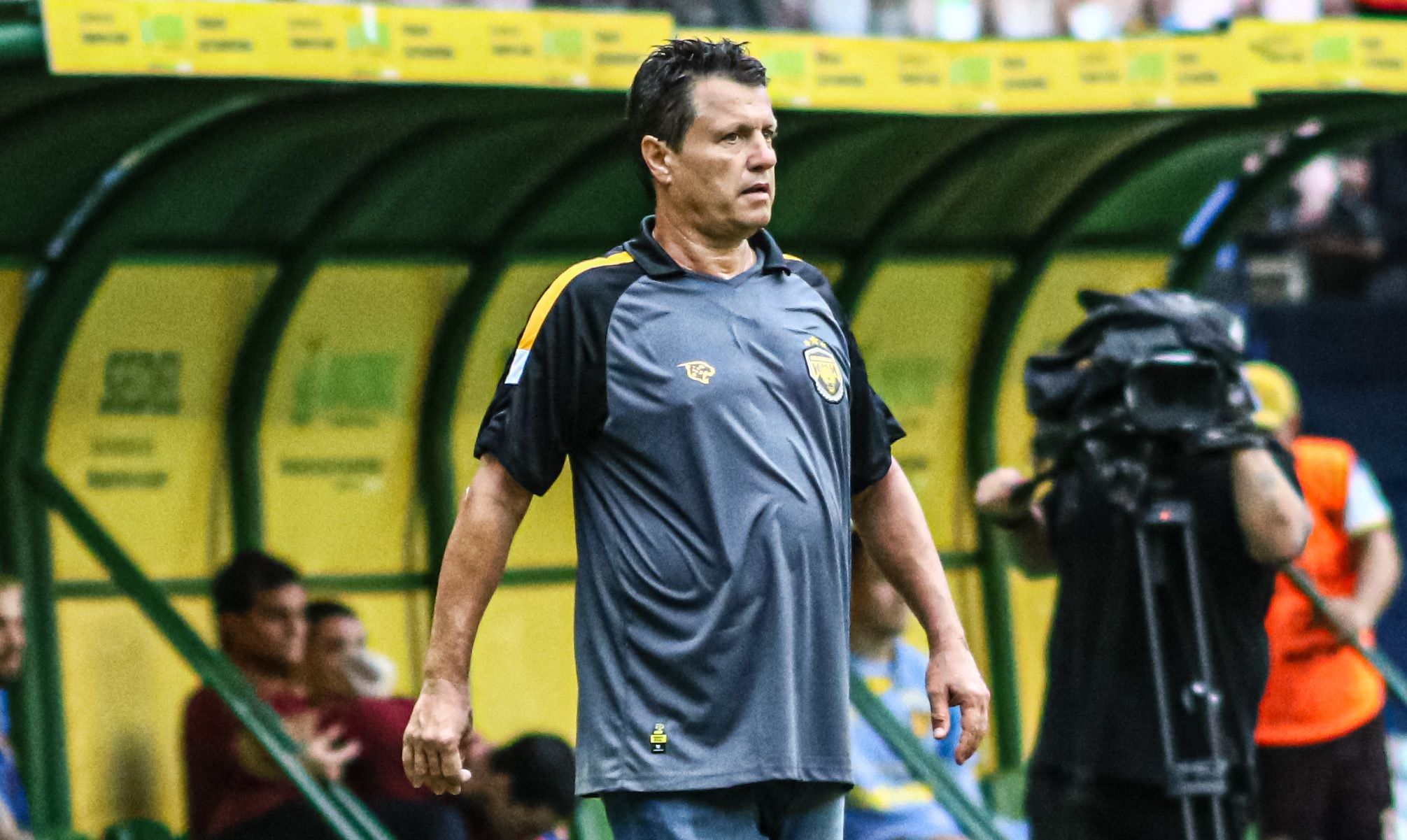 Cruzeiro tem interesse em Adilson Batista para o comando das categorias de base