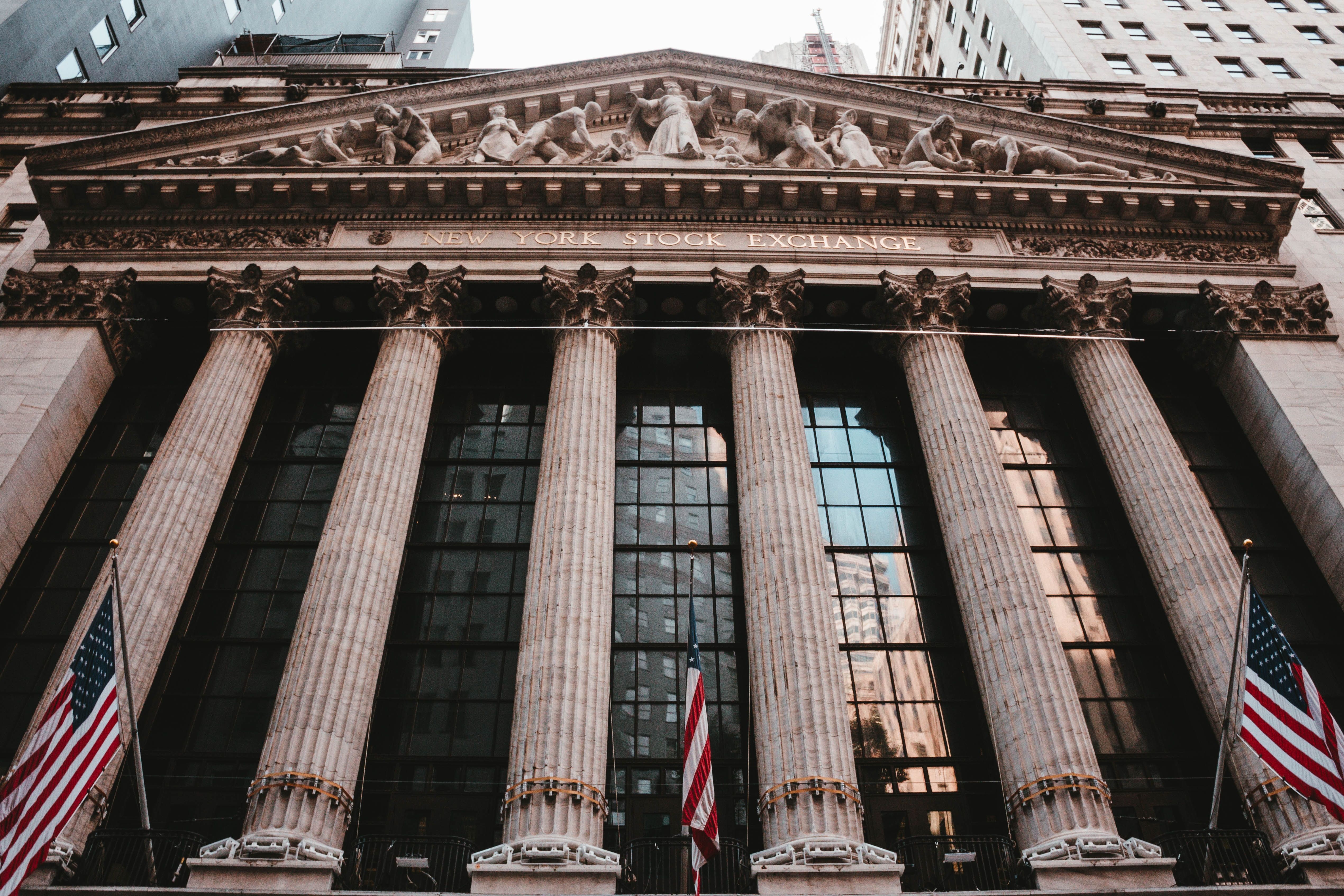 Wall Street fecha em queda no fim da primeira semana de Trump na presidência