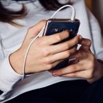 Celular proibido nas escolas: como a medida afeta professores e estudantes?
