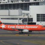 Adolescente com escopeta carregada embarca em avião e passageiros impedem ataque