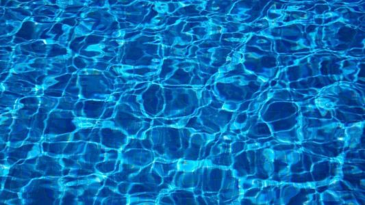 Adolescente estava em excursão escolar quando se afogou em piscina