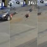 Adolescente foge da polícia, bate em carro e 'voa' cerca de cinco metros em MG; veja vídeo