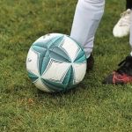 Jogador morre após passar mal durante partida de futebol