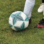 Jogador morre após passar mal durante partida de futebol