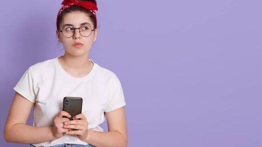 Adolescentes que relataram uso frequente de redes sociais apresentaram maior sensibilidade em algumas áreas do cérebro
