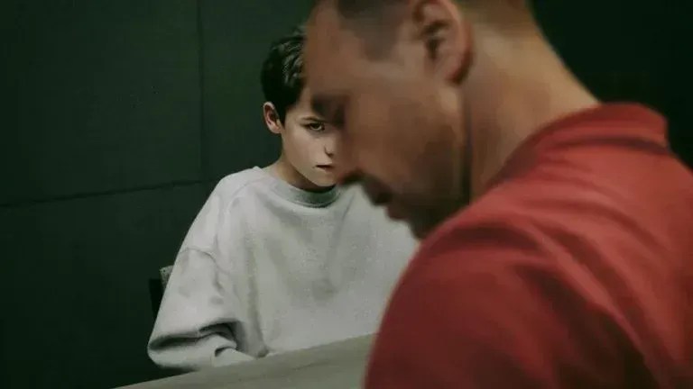 ‘Adolescência’: como o algoritmo atinge crianças e o que pode ser feito pelos pais