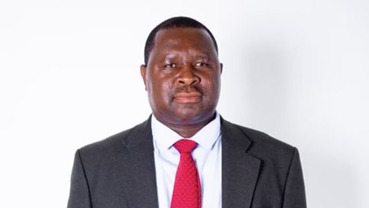 Homônimo do ditador nazista Adolf Hitler, um político local da Nimíbia pode ser reeleito pela quinta vez consecutiva