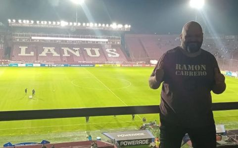 Adrian Santagada é jornalista e faz a cobertura diária do Lanús há quase 30 anos