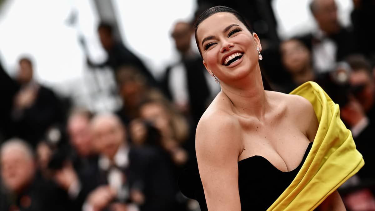 Adriana Lima chama atenção no Festival de Cannes com look marcante; veja fotos