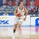 Jogador do Flamengo é vaiado em reencontro com time mineiro em BH