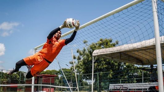 Adriano, goleiro do Sport