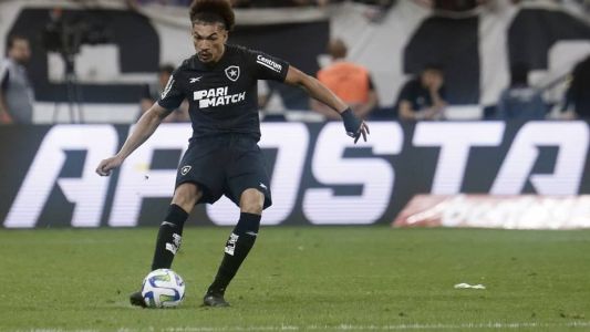 Adryelson, zagueiro do Botafogo