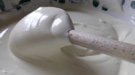 De acordo com as normas de qualidade, seria necessário informar explicitamente que o produto é uma mistura de requeijão com amido