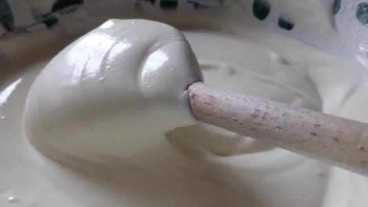 De acordo com as normas de qualidade, seria necessário informar explicitamente que o produto é uma mistura de requeijão com amido