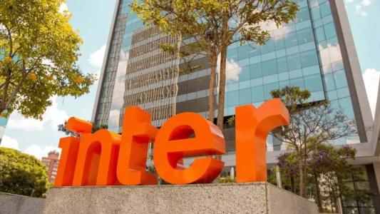 As projeções são feitas três meses antes do trimestre de referência