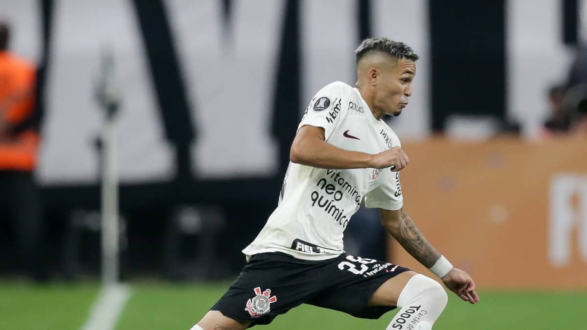 Adson relembra perda de espaço no Corinthians e projeta Libertadores