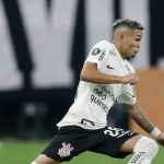 Adson relembra perda de espaço no Corinthians e projeta Libertadores