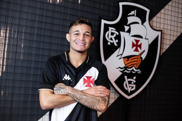 Vasco anuncia Adson, ex-Corinthians, como o quarto reforço para 2024