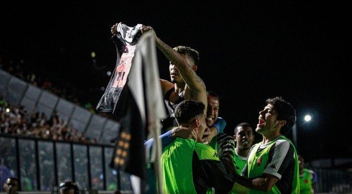 Atacante do Vasco volta a treinar com bola e anima comissão técnica