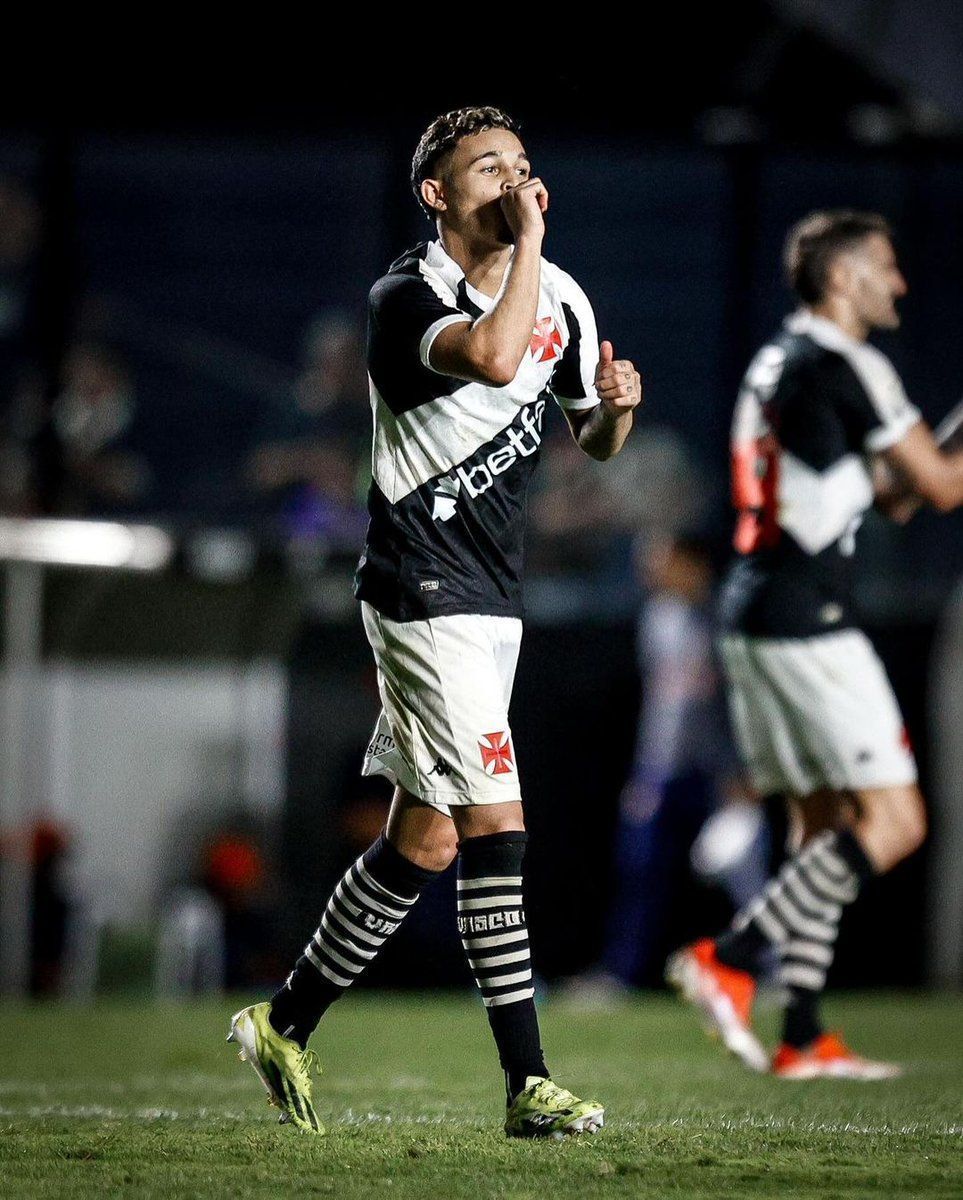 Adson vai participar de jogo-treino de olho na estreia do Vasco no Brasileiro