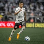 Vasco negocia a contratação de Adson, ex-jogador do Corinthians