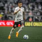 Vasco negocia a contratação de Adson, ex-jogador do Corinthians