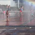 BH: banhistas se refrescam na Praça da Estação em dia de recorde de calor