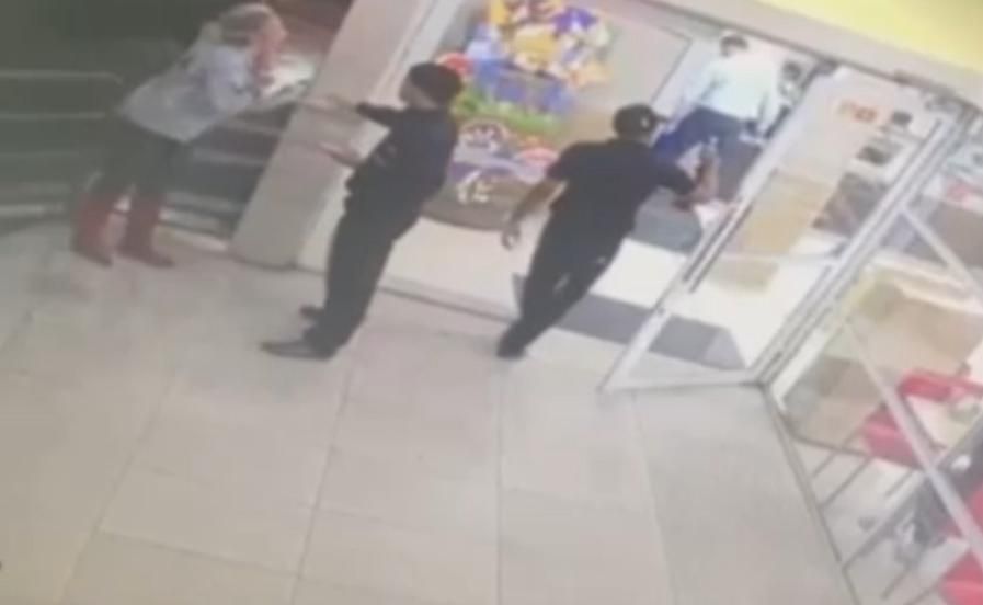 Mulher presa por racismo contra funcionários de lanchonete é solta em SP