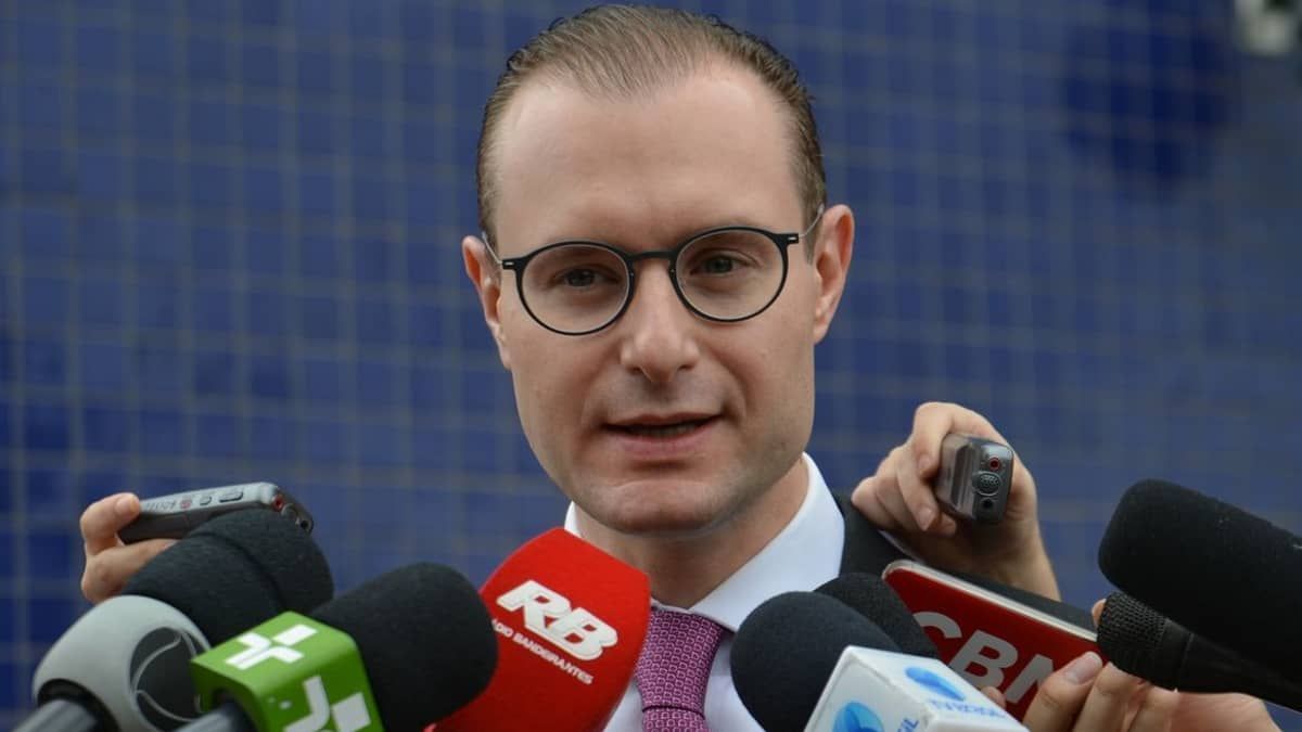 Indicação de Zanin para o STF deve chegar ao Congresso no início de junho