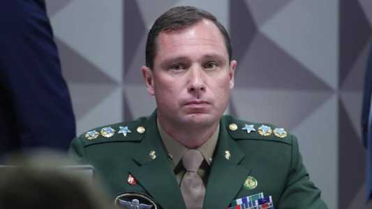 Advogado de Mauro Cid afirmou nesta sexta-feira (18) que delação não terá ligação com denúncias sobre venda de joias