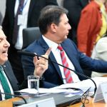 General Heleno se irrita com Eliziane Gama e ataca relatora da CPMI do 8/1: 'p****! É para ficar p****!'