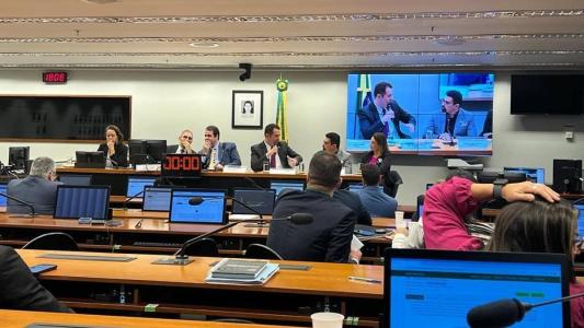 Advogado dos sócios da 123Milhas afirmou que os irmãos não compareceriam à CPI das Pirâmides Financeiras por incompatibilidade de agendas